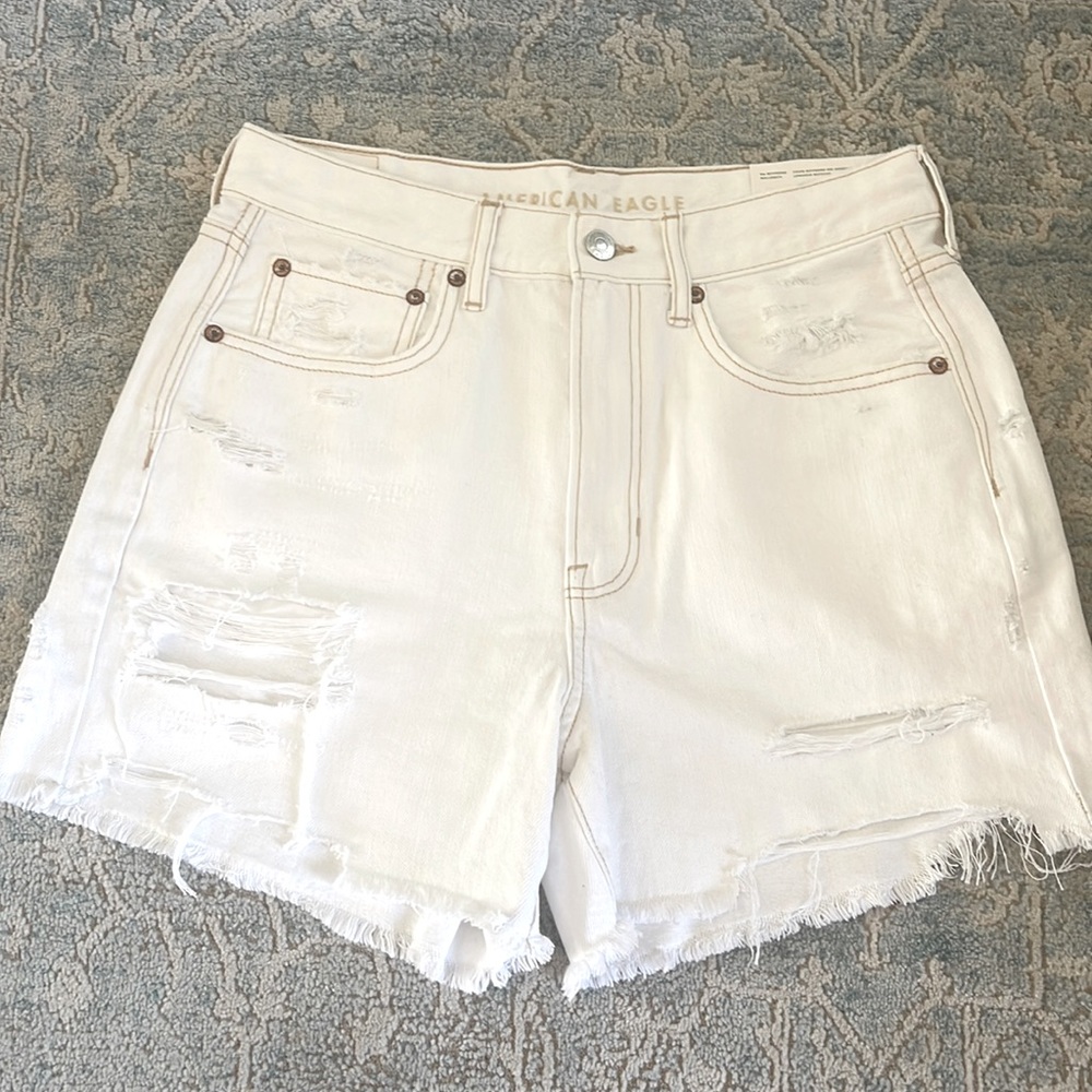 American Eagle white 90’s Boyfriend jean shorts 6 28